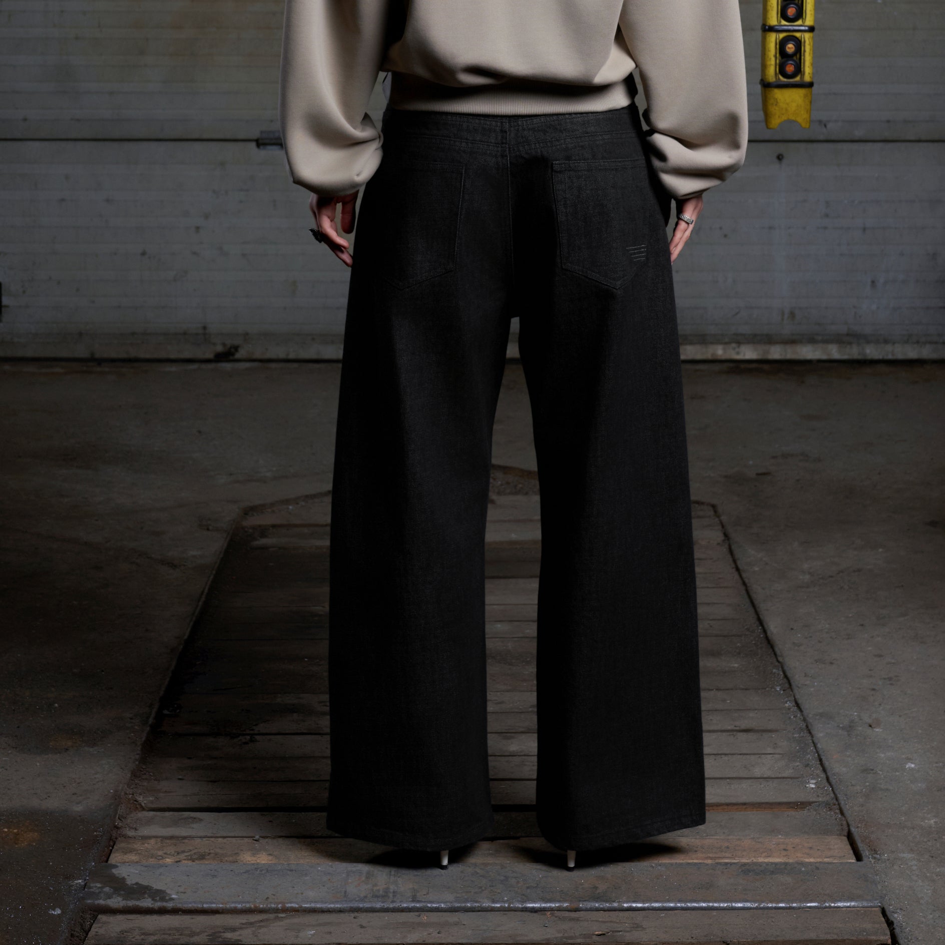 ULTRA BAGGY FIT RAW DENIM - BLACK