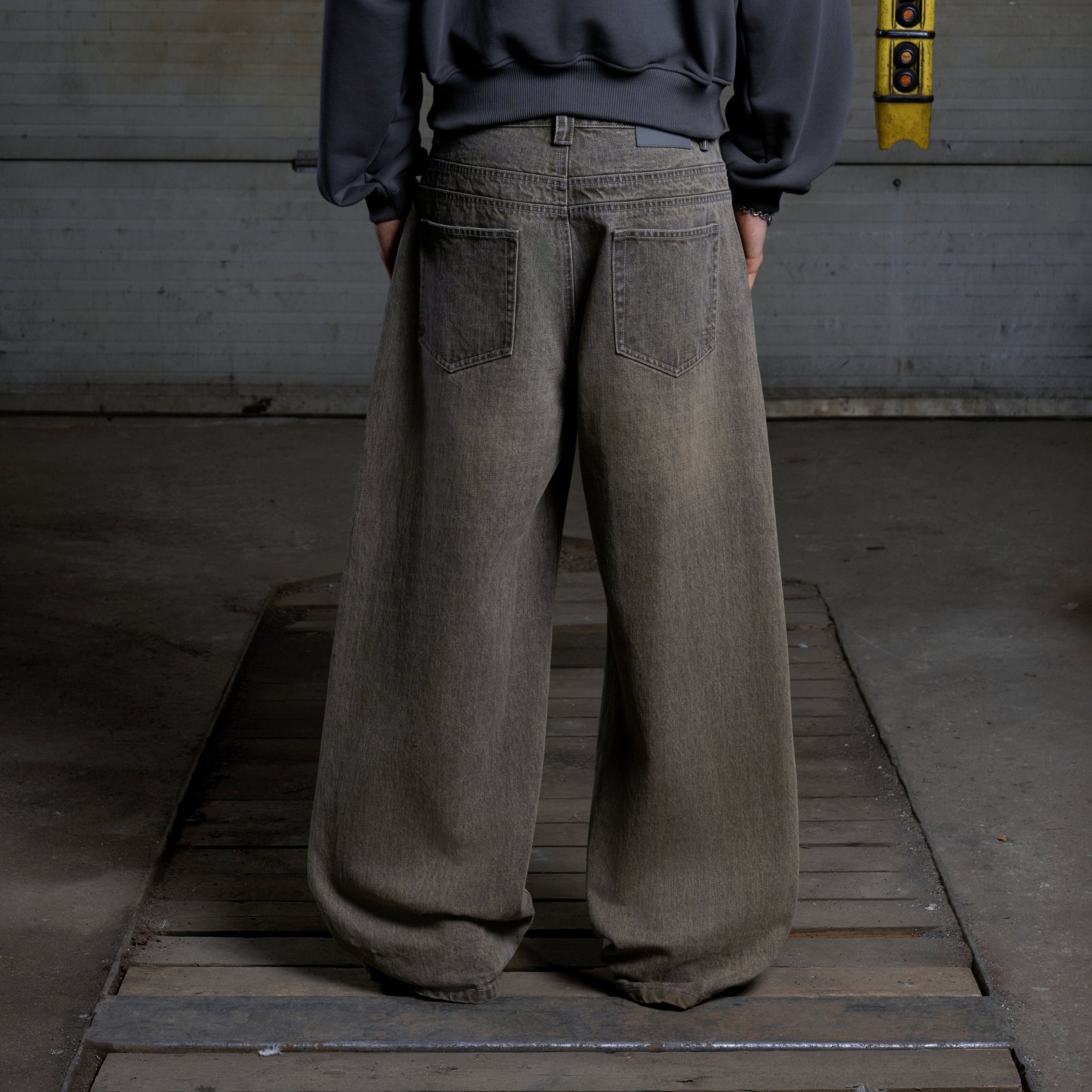 Baggy Fit Denim - Ash Brown