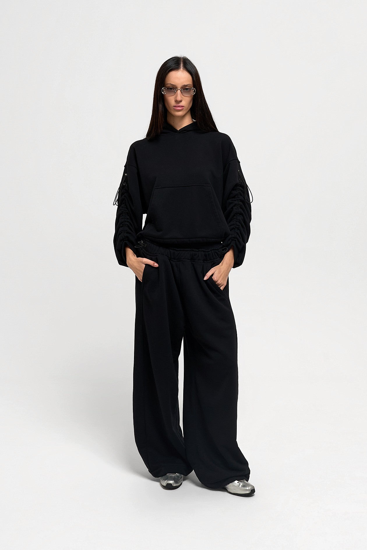 Pull Hoodie - Black
