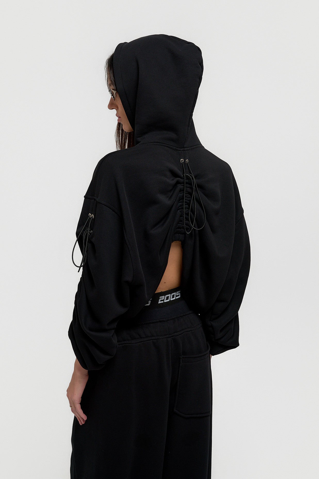 Pull Hoodie - Black