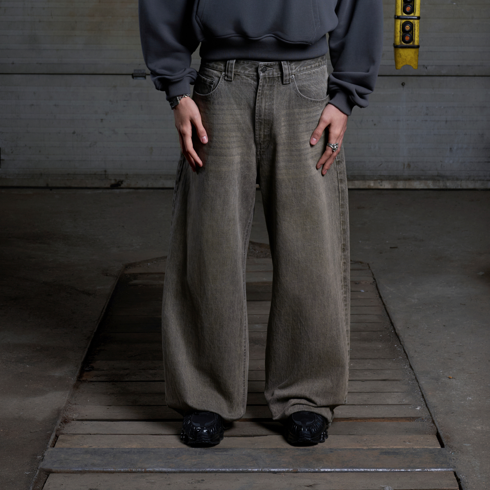 Baggy Fit Denim - Ash Brown